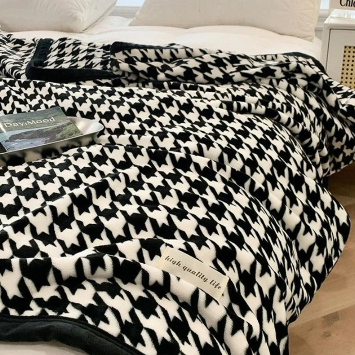 Harwelton™ Soft Flannel Throw for Cosy Evenings on the Sofa
