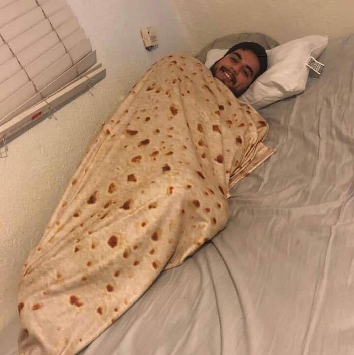 Round tortilla print blanket