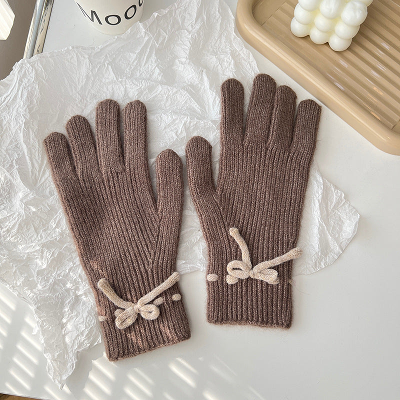Cream ribbed knit gloves with bow