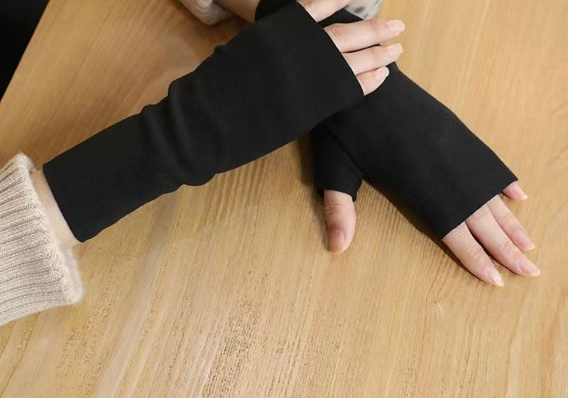 Grey knit fingerless hand warmers