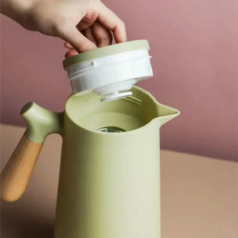 750ml Stainless Steel Flask Keeps Drinks Hot for 12 Hours