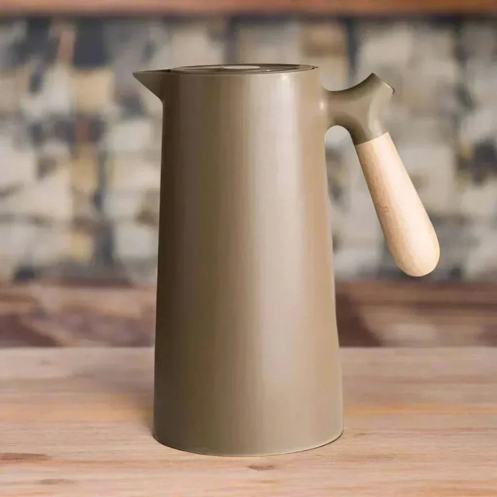 750ml Stainless Steel Flask Keeps Drinks Hot for 12 Hours