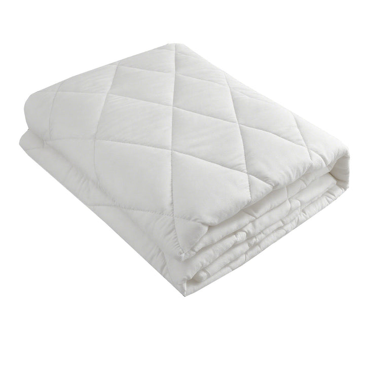 Plush Quilted Blanket with Even Warmth for Every Season