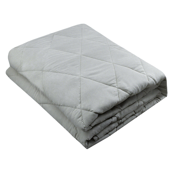 Plush Quilted Blanket with Even Warmth for Every Season