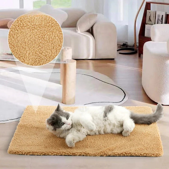 Self-Heating Pet Mat for Cats and Dogs in Soft Faux Fur