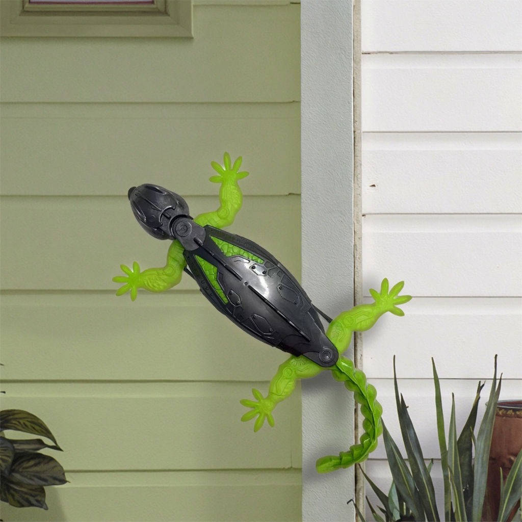 Wall-Climbing RC Lizard with Glowing LED Eyes